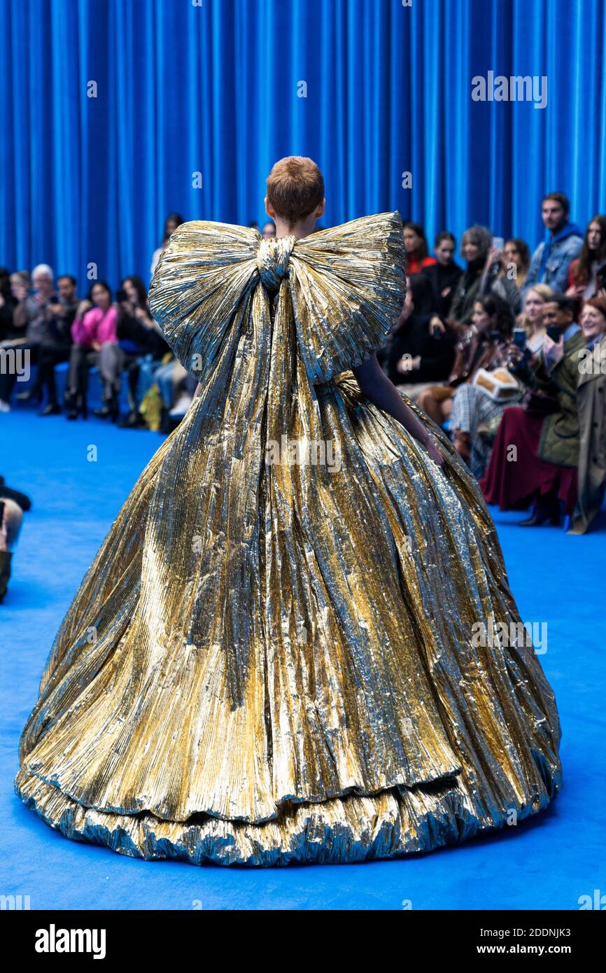 A model walks the runway during the Balenciaga Ready to Wear Spring/Summer  2020 fashion show as part of Paris Fashion Week on September 29, 2019 in  Paris, France. Photo by Alain Gil-Gonzalez/ABACAPRESS.COM