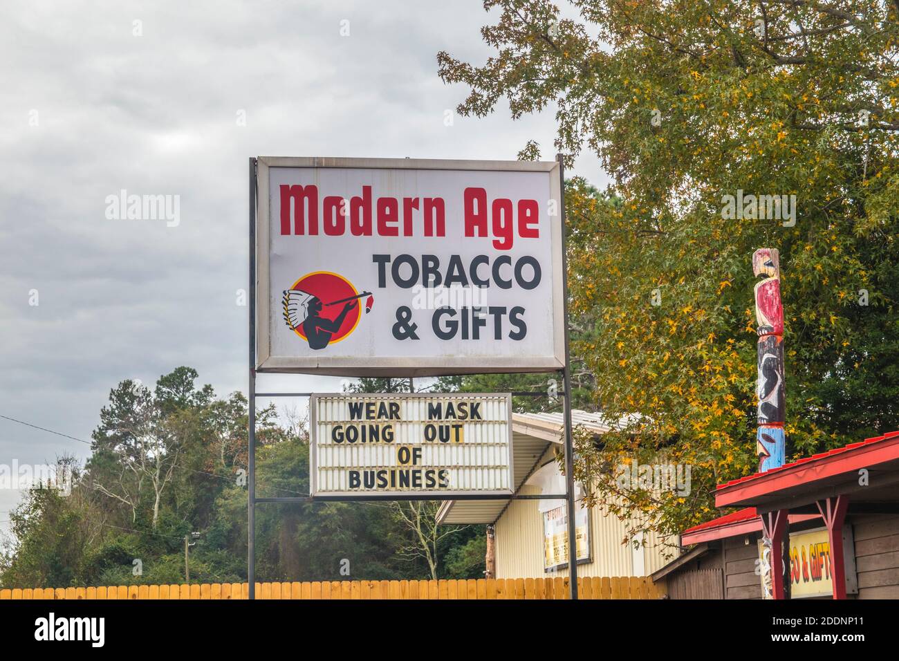 Tobacco smoke shop hi-res stock photography and images