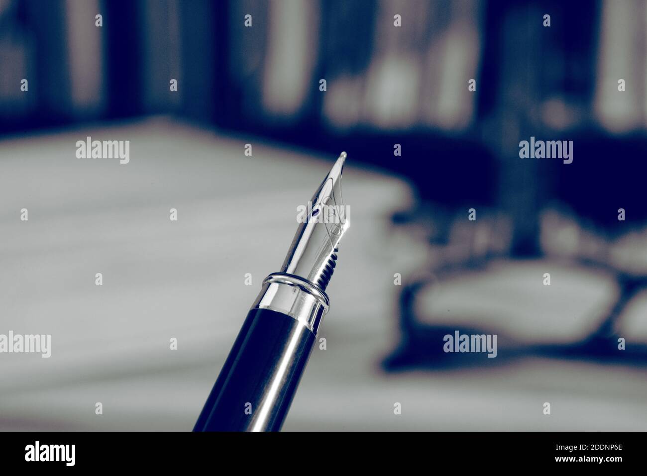 Close up of a fountain pen Stock Photo - Alamy