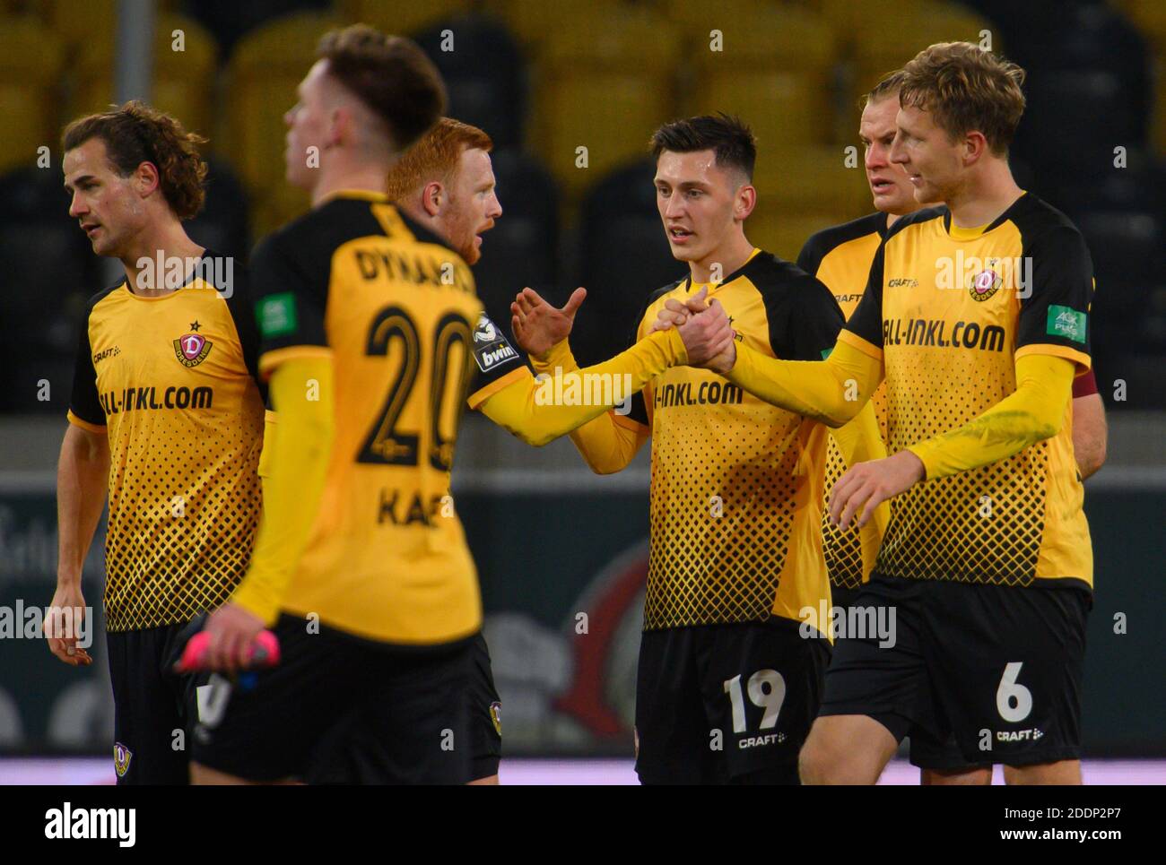 Dresden, Germany. 15th Nov, 2020. Football: 3rd division, SG Dynamo Dresden  - TSV 1860 Munich, 10th matchday, at the Rudolf-Harbig-Stadium Dynamos  Yannick Stark (3rd from left) cheers after his goal for 1:1