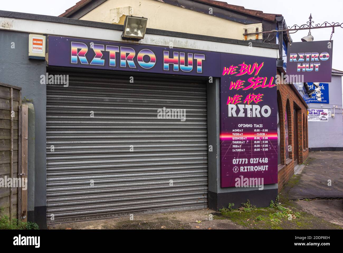 Retro Hut a small second hand store in Southampton Shirley with closed