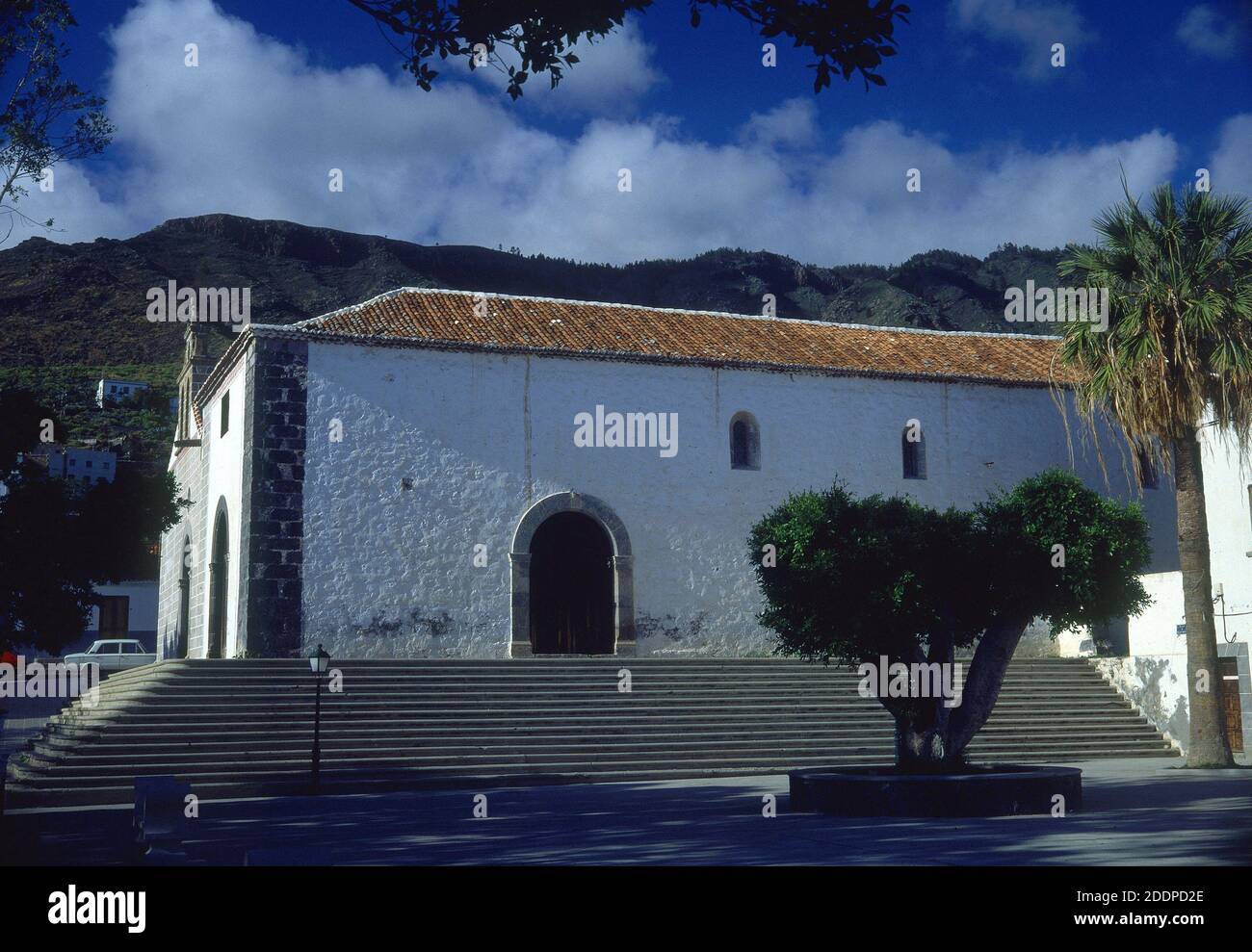 EXTERIOR - S XVI - FOTO AÑOS 80. Location: IGLESIA DE SANTA URSULA. Adeje.  TENERIFFA. SPAIN Stock Photo - Alamy