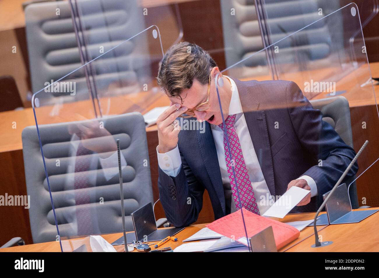 Duesseldorf, Germany. 26th Nov, 2020. Hendrik Wüst (CDU), Minister of Transport of North Rhine-Westphalia, sits in the plenum of the state parliament. The inadequate construction of noise barriers on the Autobahn 3 near Cologne was already known in 2008. In this year's acceptance protocol for the structure, the 'improvised construction was listed as a deficiency', the state agency Straßen.NRW announced. Credit: Rolf Vennenbernd/dpa/Alamy Live News Stock Photo