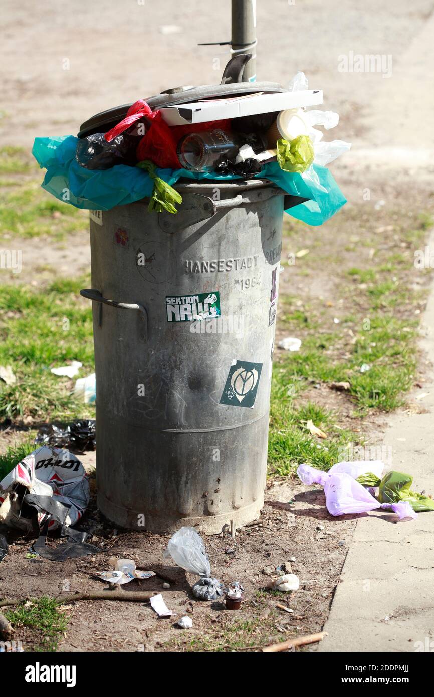 Litter garbage can hires stock photography and images Alamy