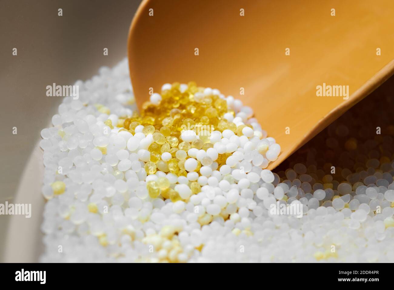 Silica gel in litter box. Dustpan in cat toilet with pee in silicagel