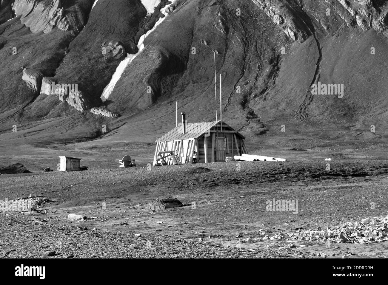 Bamsebu cabin on Bellsund beach Svalbard, Norway Stock Photo