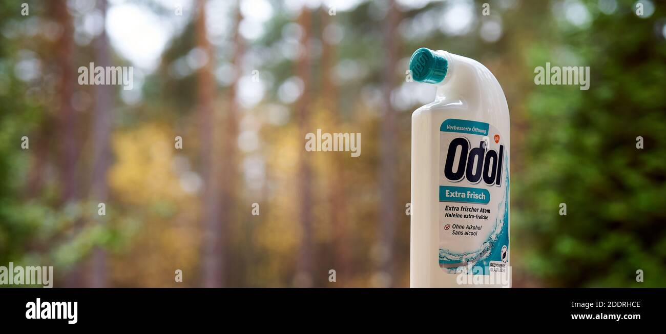 Odol mouthwash for cleaning and disinfecting the oral cavity against