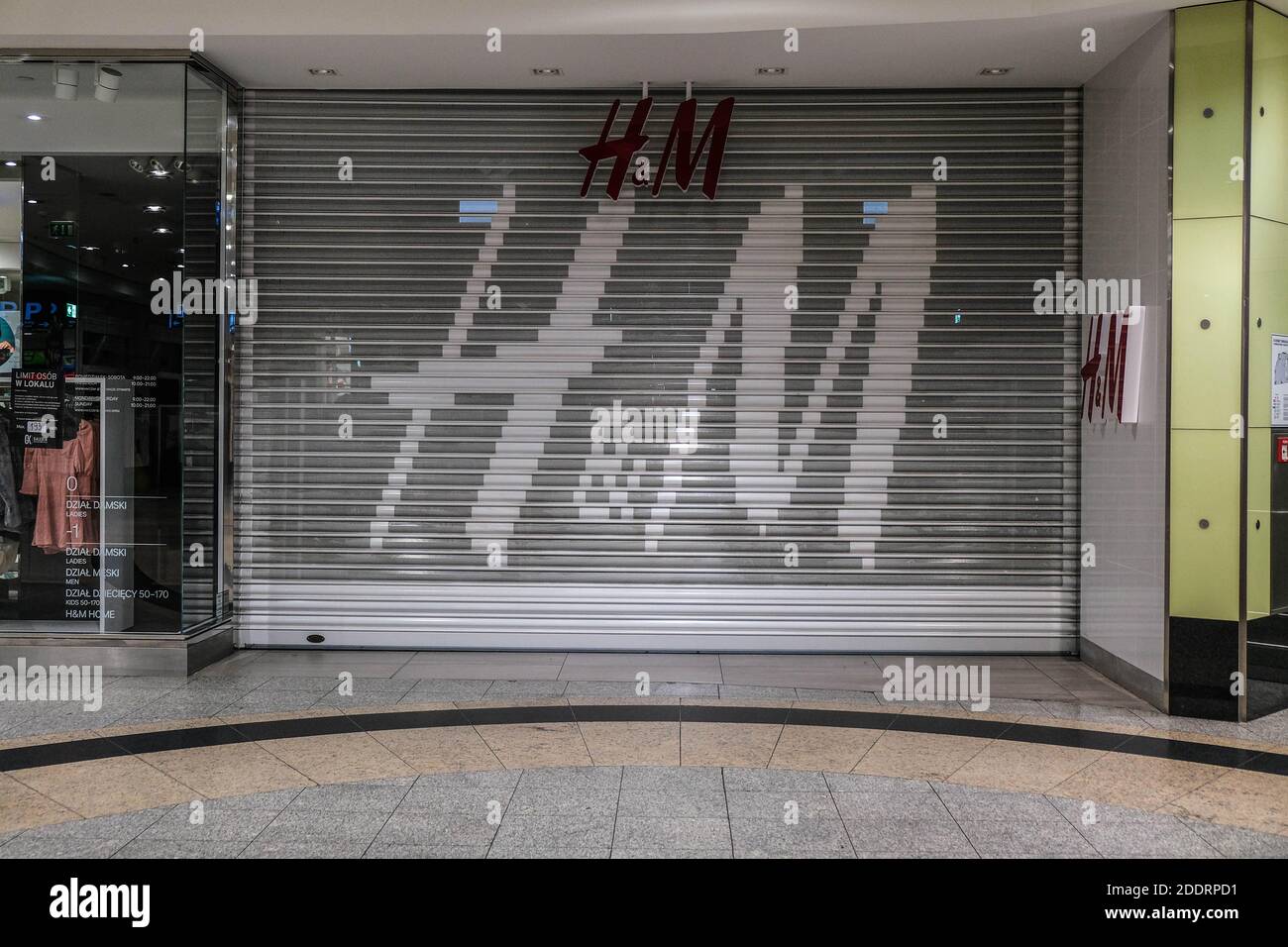 H&m store hi-res stock photography and images - Page 18 - Alamy