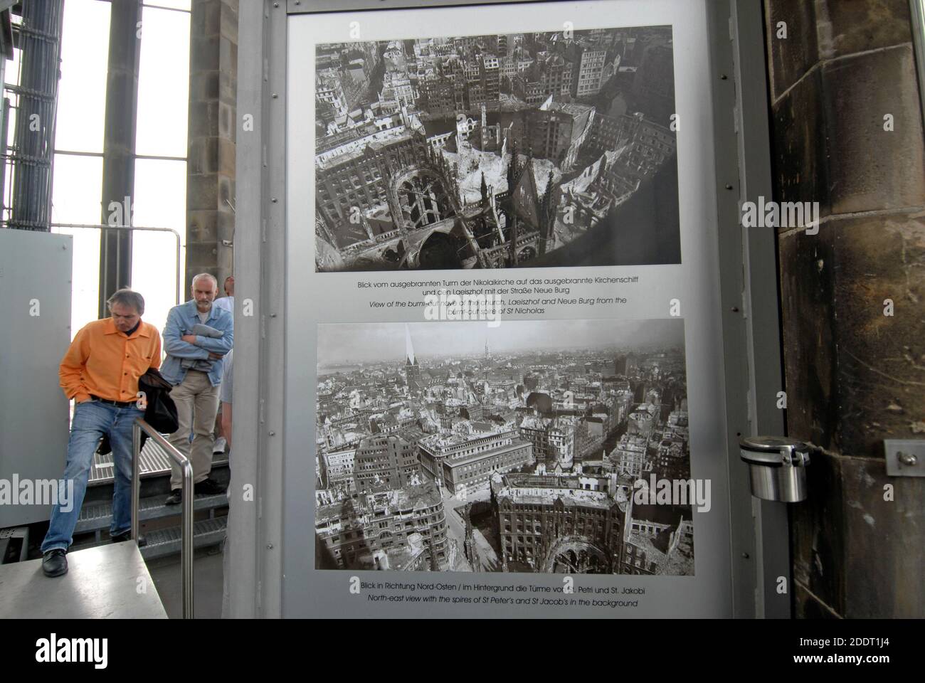 Bombing hamburg hi-res stock photography and images - Alamy