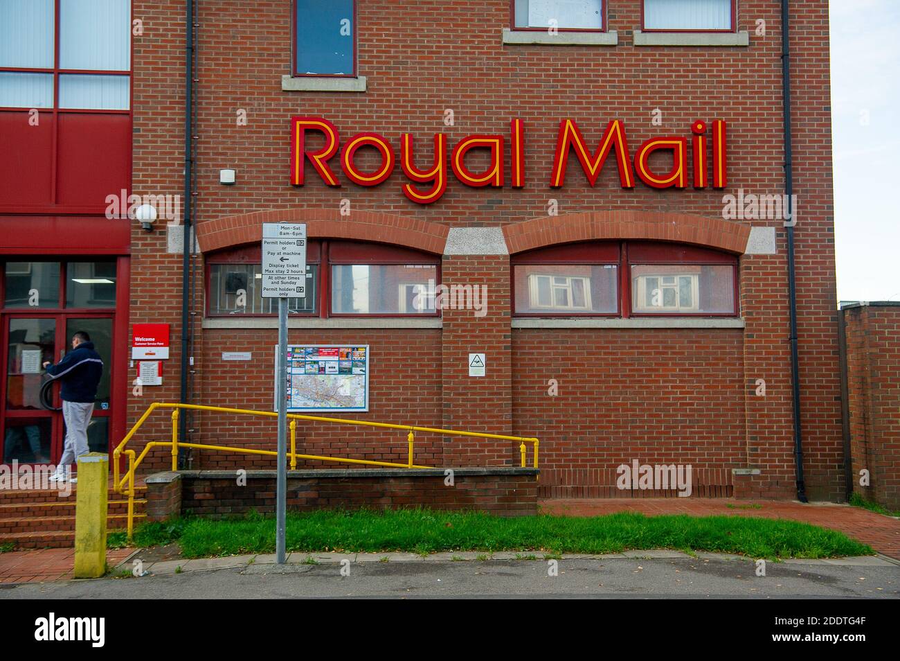 Slough, Berkshire, UK. 26th November, 2020. A report by Ofcom has found that if the Royal Mail did deliveries on only weekdays and not Saturdays, that they could save up to £225m. The number of letters being posted since the Covid-19 Pandemic has dropped as many office workers are now working from home and relying on technology for communication more so than ever. Pictured is the Royal Mail depot in Slough, Berkshire. Credit: Maureen McLean/Alamy Live News Stock Photo