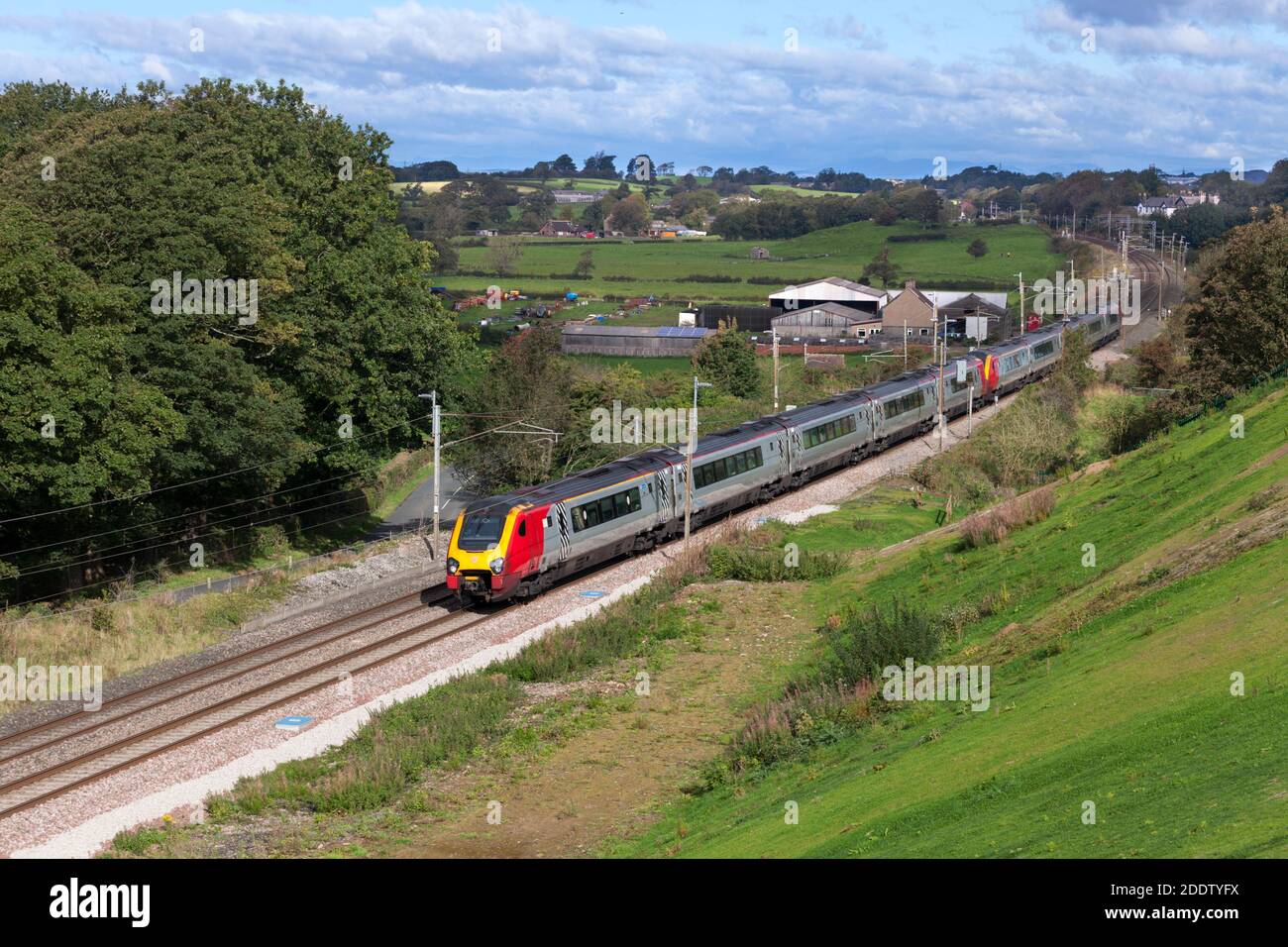 2 Avanti west coast class 221 diesel voyager trains 221109 + 221109 on the west coast mainline in Lancashire Stock Photo