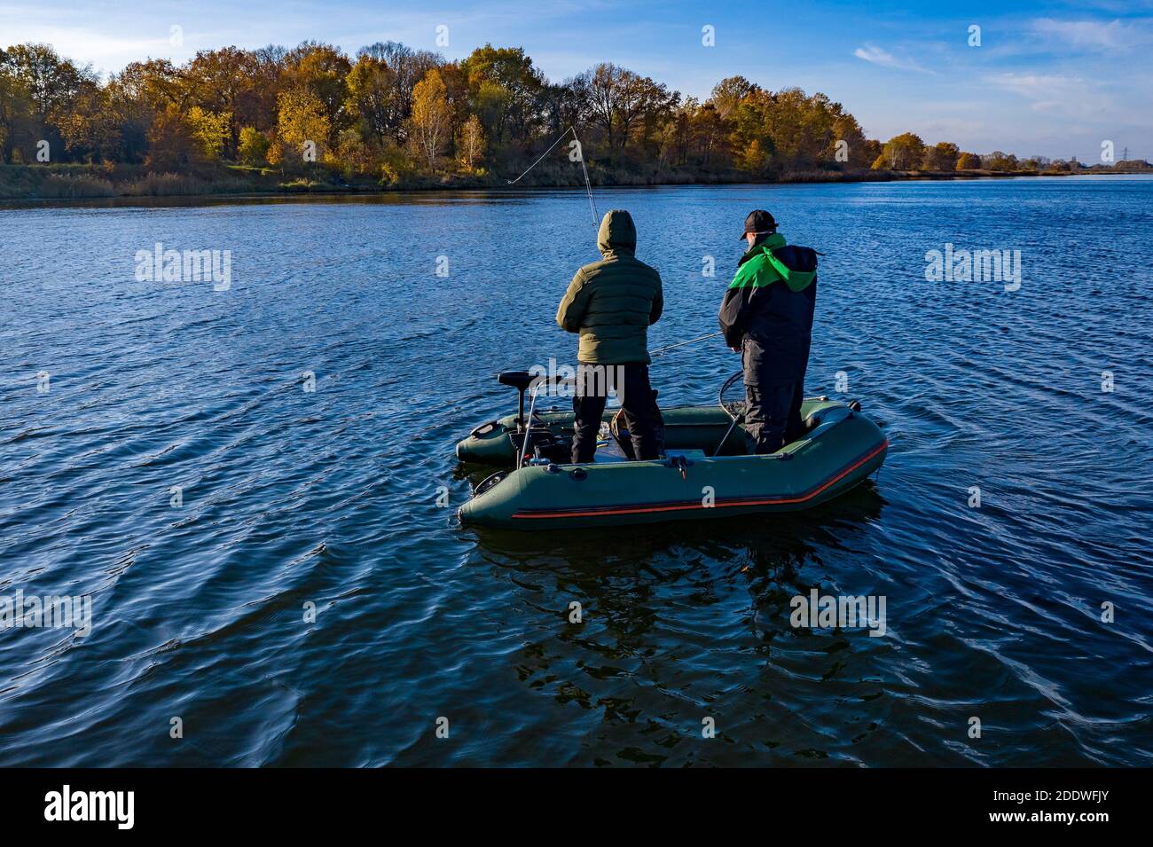 https://c8.alamy.com/comp/2DDWFJY/men-are-fishing-on-the-lake-in-a-fishing-boat-2DDWFJY.jpg