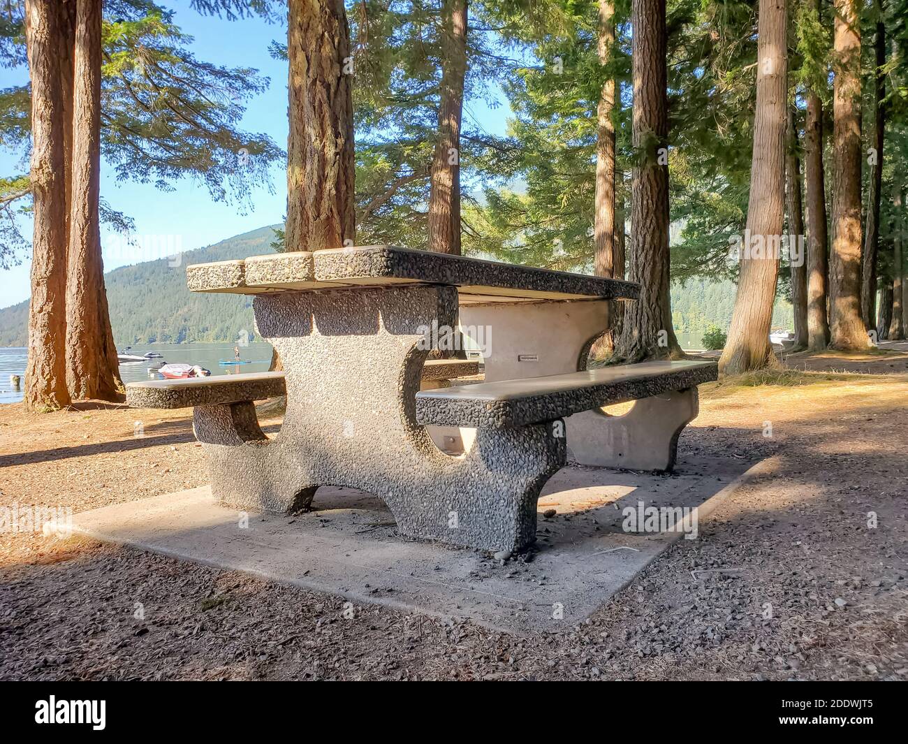 Concrete picnic table hires stock photography and images Alamy
