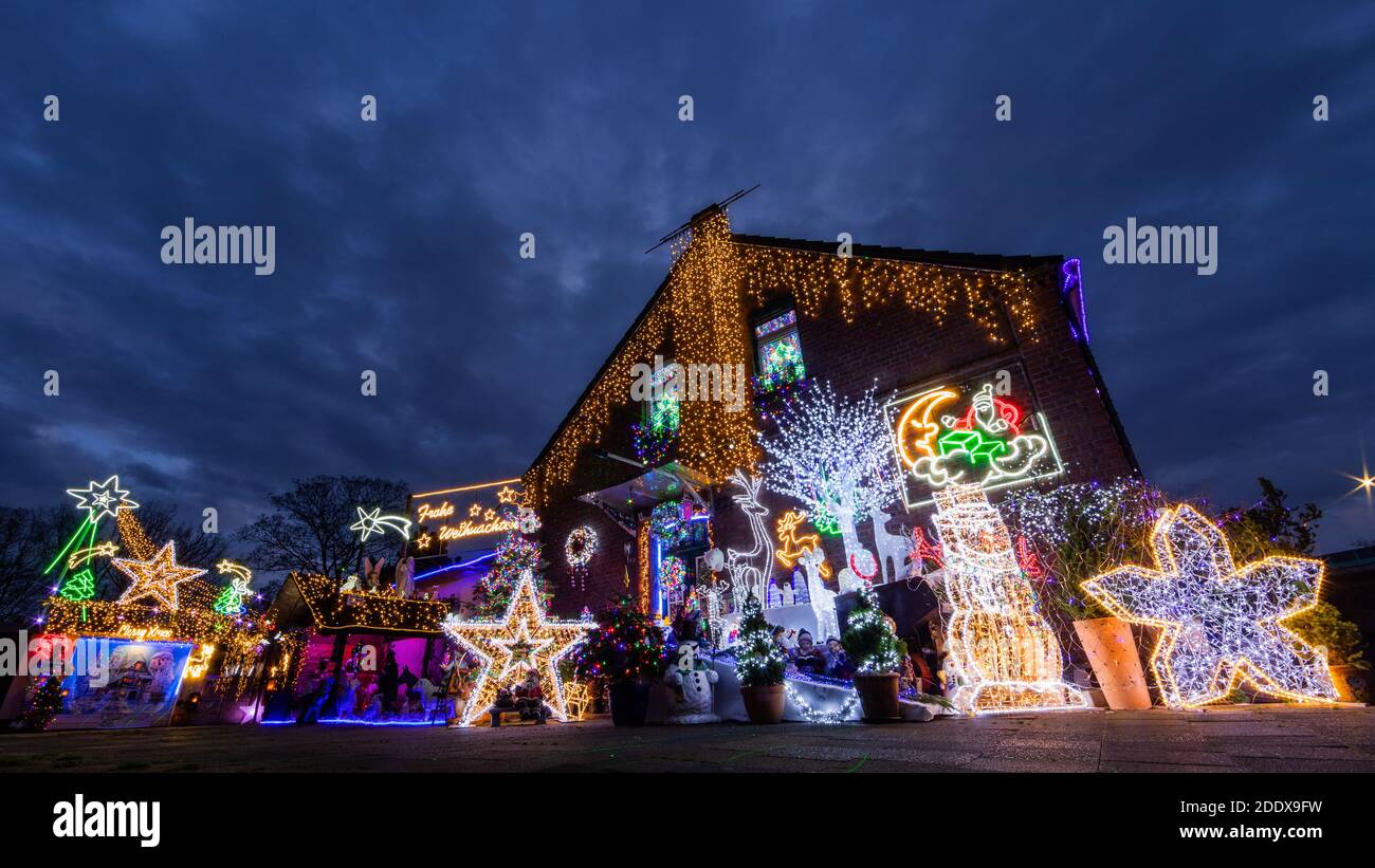 Duisburg, Germany. 26th Nov, 2020. The festively decorated Christmas house  by Andreas Krause glows in the dark. The 58-year-old Duisburger is an  absolute Christmas fan and lights up his house with thousands