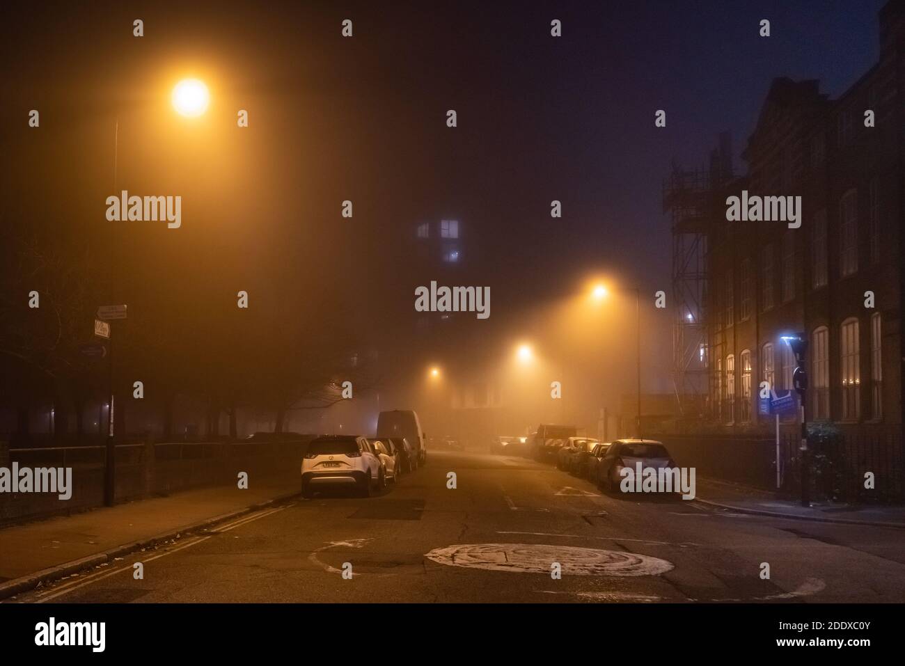 London, UK. 27th November, 2020. UK Weather: Dramatic fog covers most of east London in the early hours of Friday as city temperatures continue to drop. Credit: Guy Corbishley/Alamy Live News Stock Photo