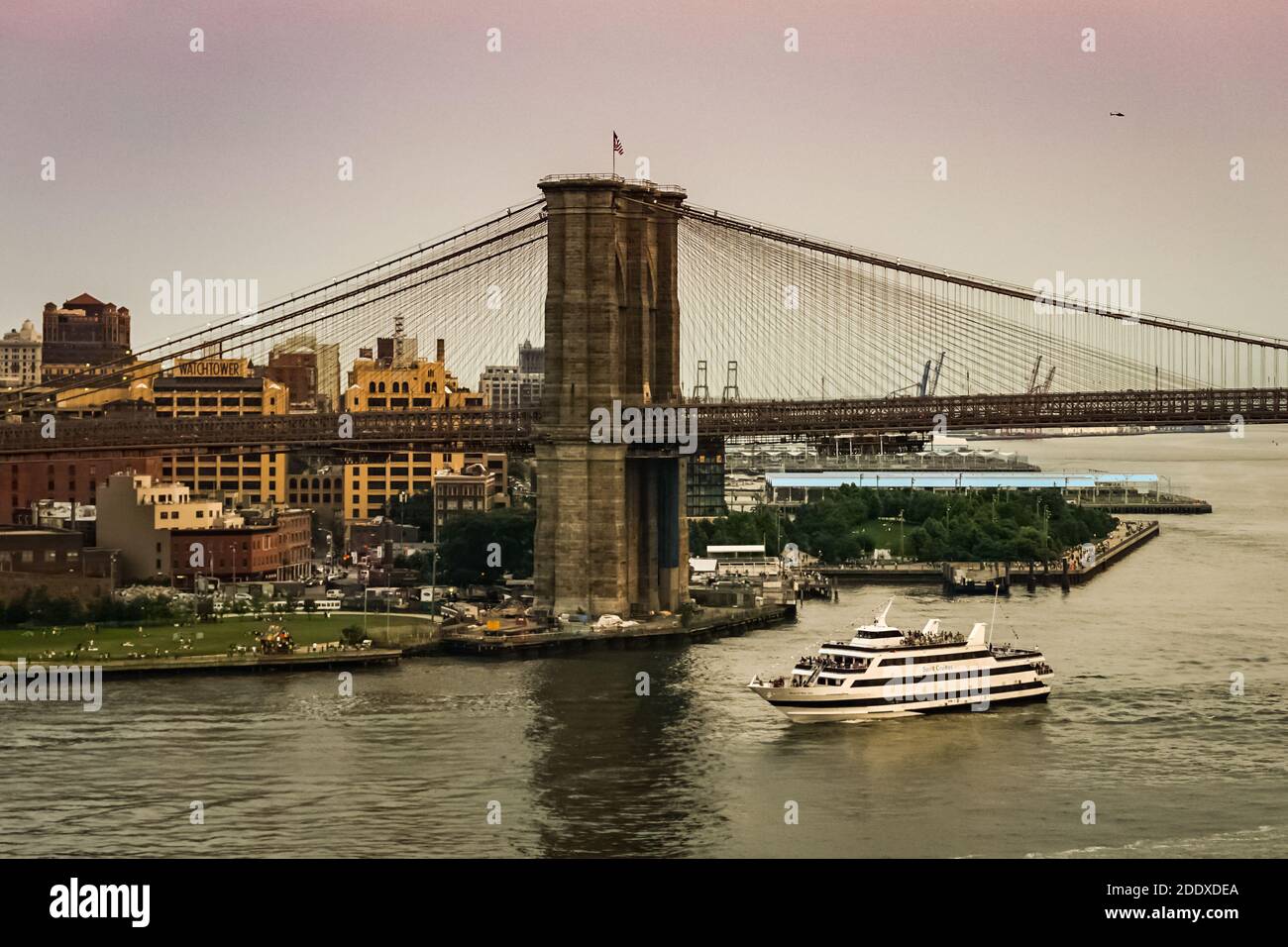 Brooklyn Bridge that connects Brooklyn and Manhattan. New York, USA