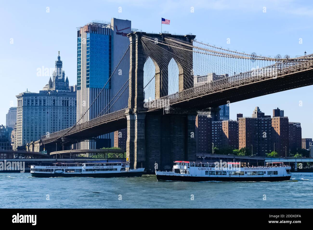Brooklyn Bridge that connects Brooklyn and Manhattan. New York, USA