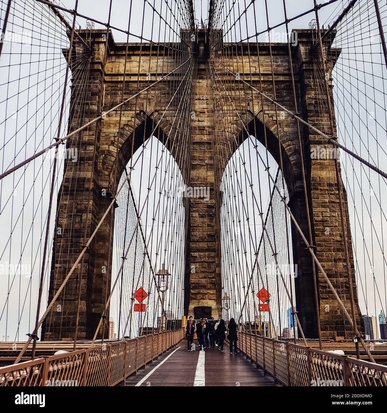 Brooklyn Bridge that connects Brooklyn and Manhattan. New York, USA