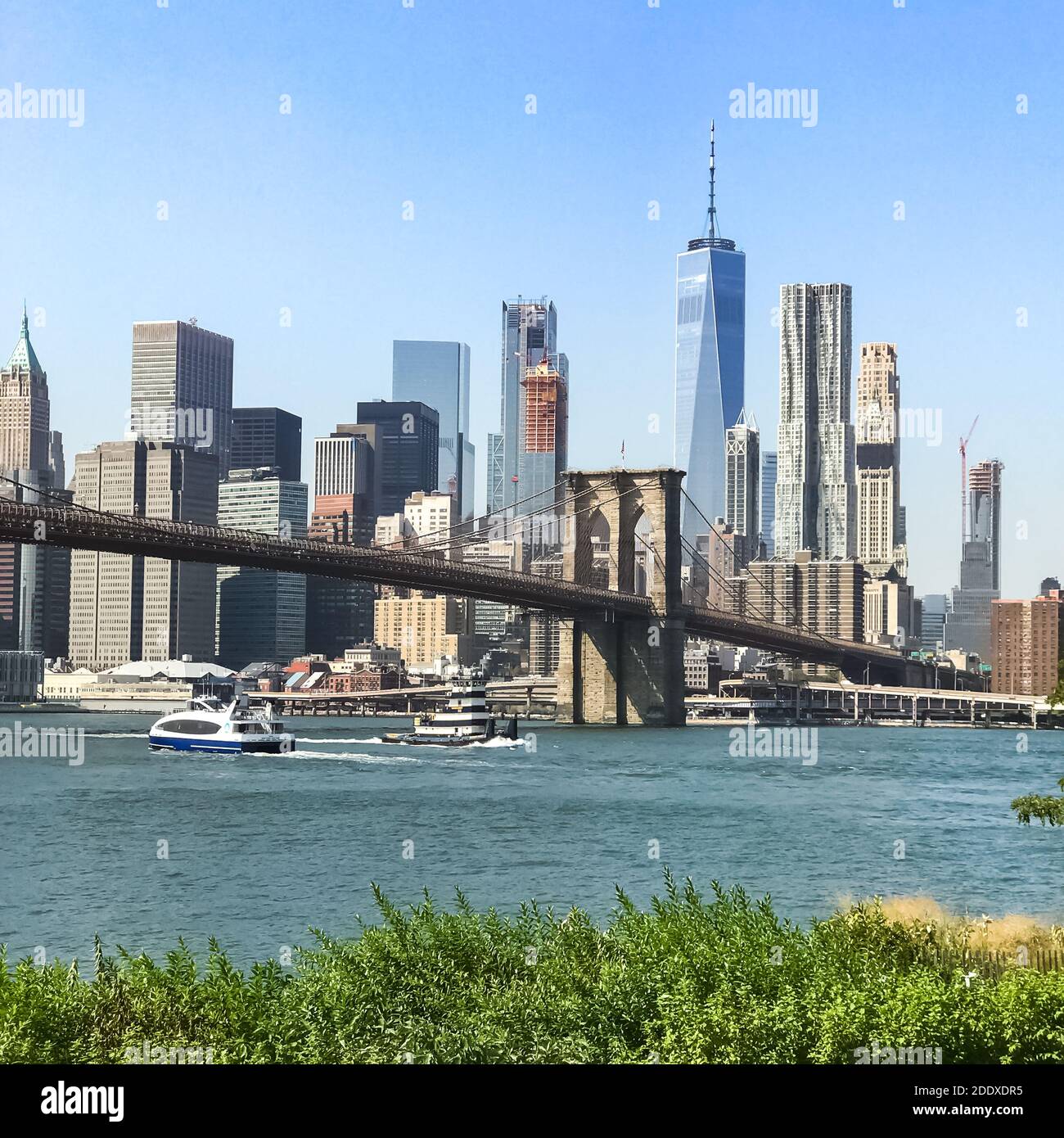 Brooklyn Bridge that connects Brooklyn and Manhattan. New York, USA