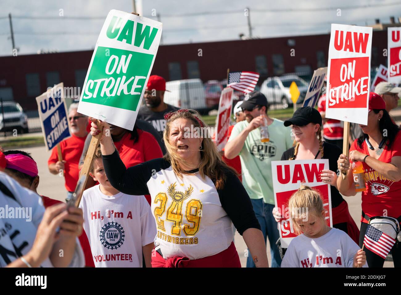 KANSAS CITY, KS, USA - 22 September 2019 - Joe Biden supporters listen to Joe Biden speaking during his visit to support a UAW (United Allied Workers Stock Photo