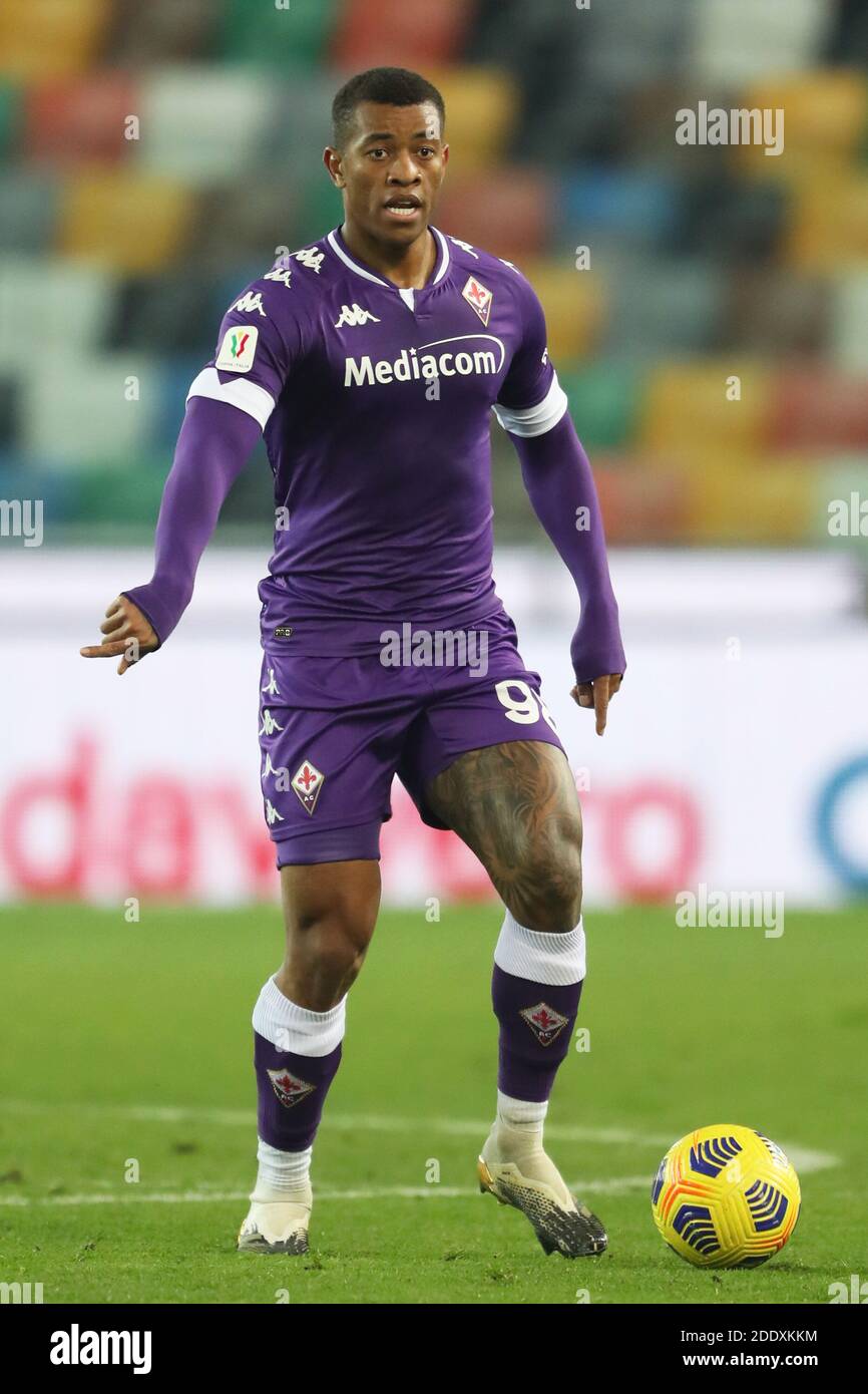 Igor Julio of Acf Fiorentina controls the ball during the Serie A match  between Juventus Fc and Acf Fiorentina Stock Photo - Alamy