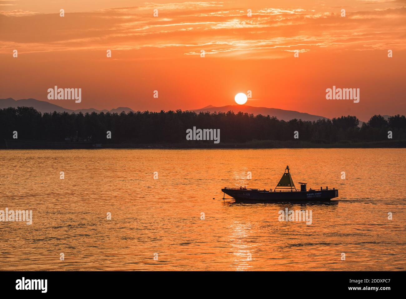 The Yangtze river sunset scenery Stock Photo - Alamy