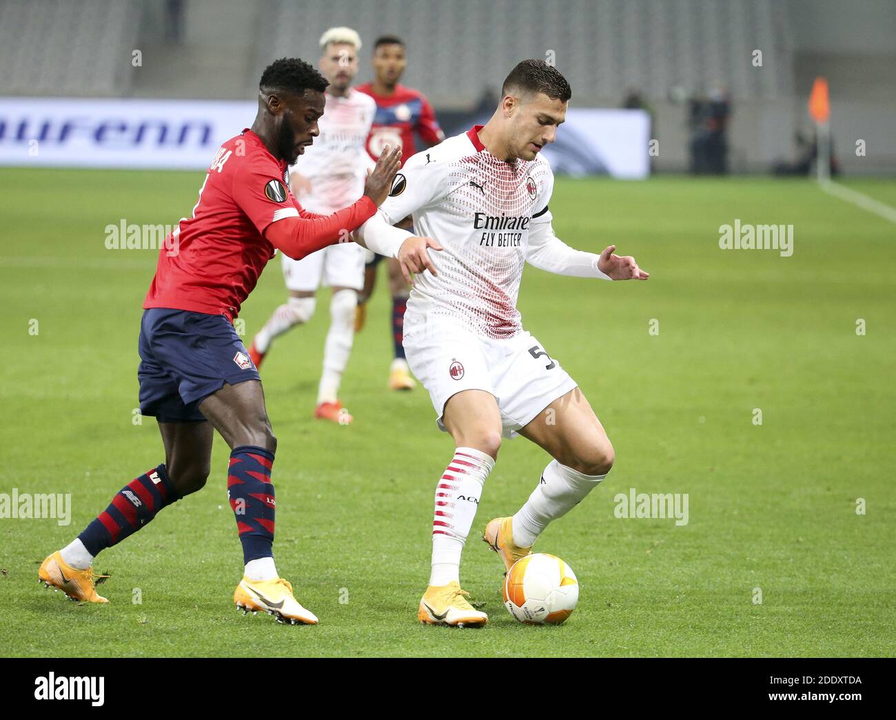 Diogo Dalot of AC Milan, Jonathan Bamba of Lille (left) during the UEFA  Europa League, Group H football match between Lille OSC / LM Stock Photo -  Alamy