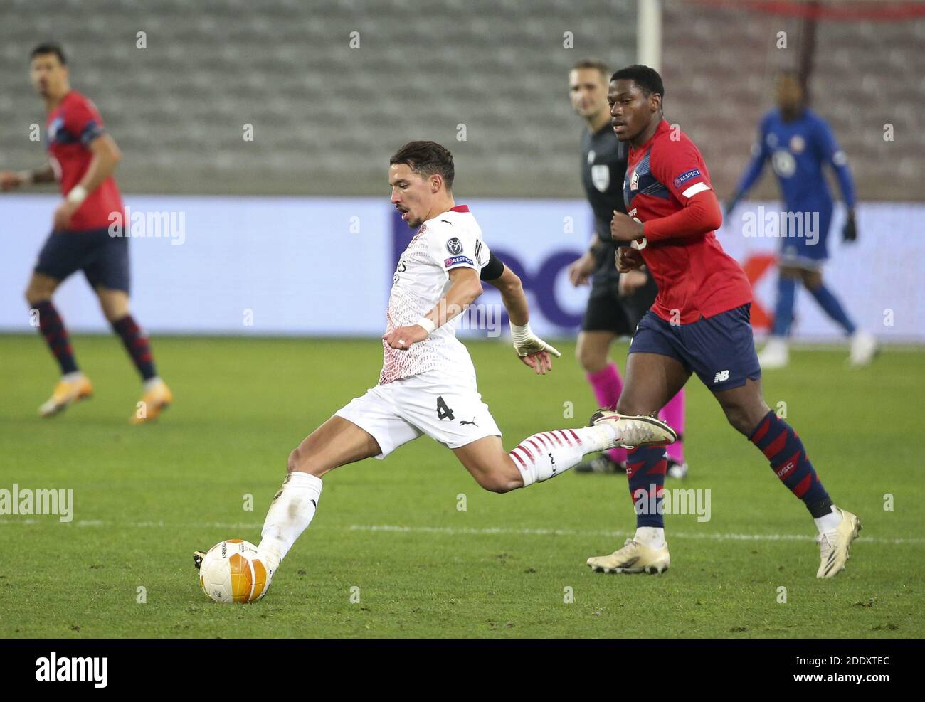 Ismael Bennacer of AC Milan, Jonathan David of Lille during the UEFA Europa League, Group H football match between Lille OSC and / LM Stock Photo