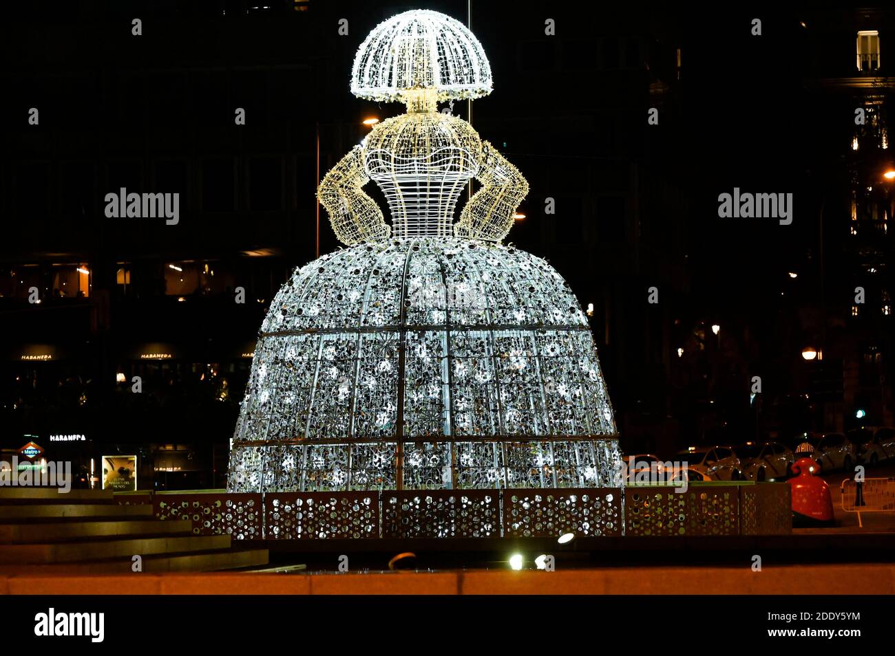 Madrid, Spanien. 26th Nov, 2020. Las Meninas installation in the Plaza de Colon - switching on the traditional Weihafterts lighting in the city center. Madrid 11/26/2020 | usage worldwide Credit: dpa/Alamy Live News Stock Photo