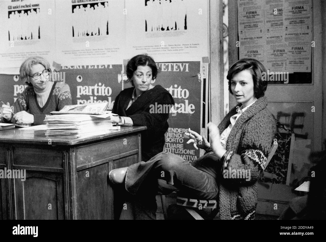 - reunion for the abortion in the center of the radical Party with Adele Faccio (on the left) and Emma Bonino (to right) (Milan, 1975)....- riunione per l'aborto nella sede del Partito Radicale con Adele Faccio (a sinistra) ed Emma Bonino (a destra) (Milano, 1975) Stock Photo