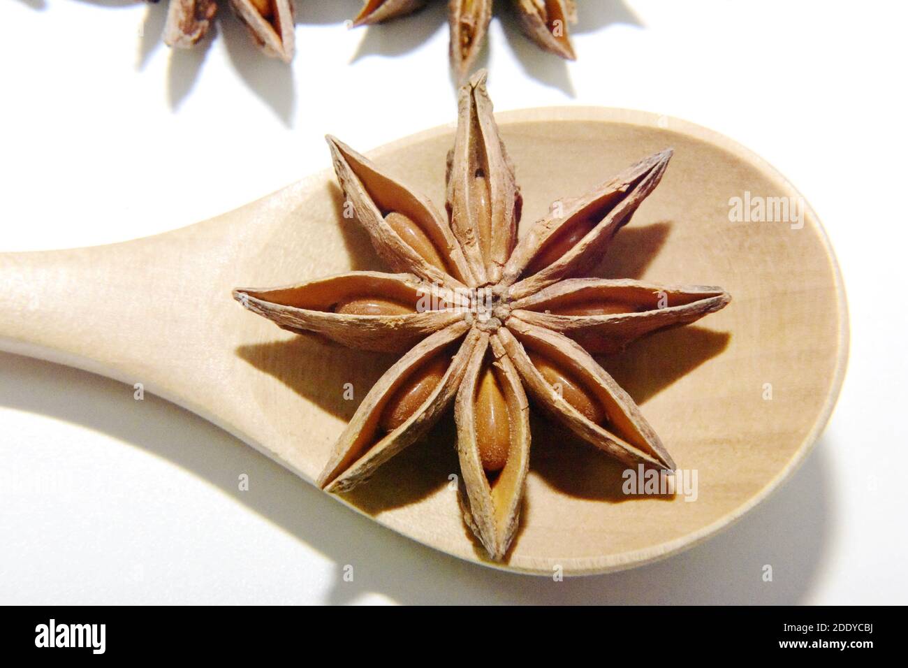 Traditional Chinese medicine (TCM) star anise Stock Photo Alamy