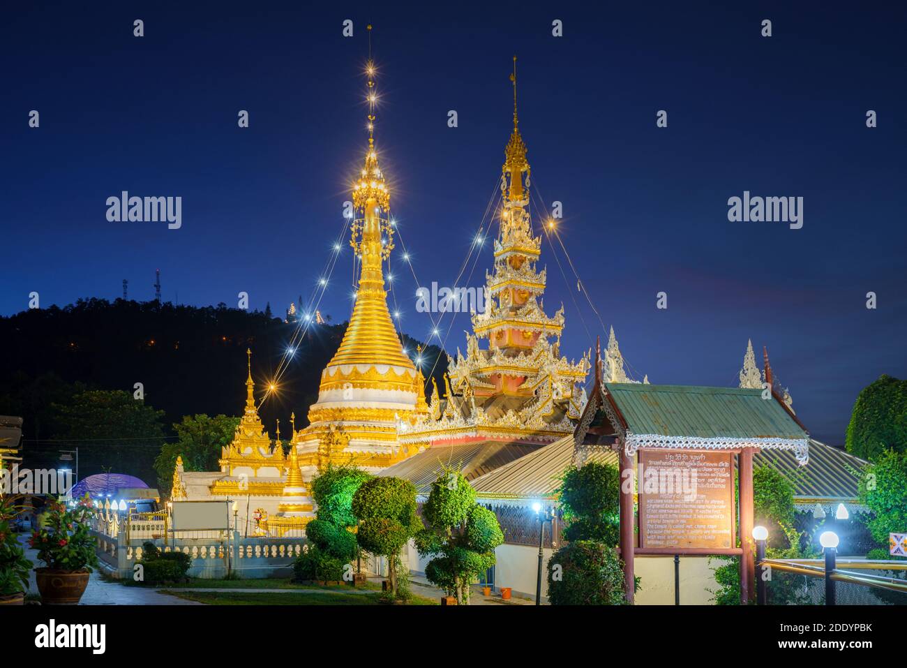 Wat Jongklang Temple and Wat Jongkham Temple is the most attention place for tourist with sunset sky in Mae Hong Son near Chiang mai, Thailand Stock Photo