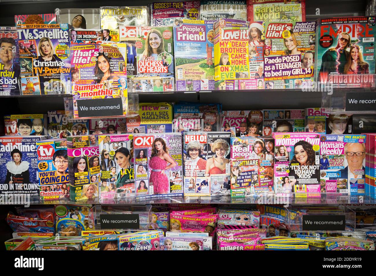 glossy magazines in a supermarket Stock Photo