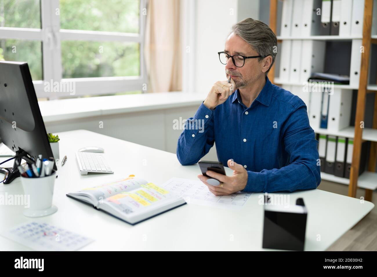 Task Picture Employee Employee Task List Schedule For A Week And Plan Stock Photo - Alamy