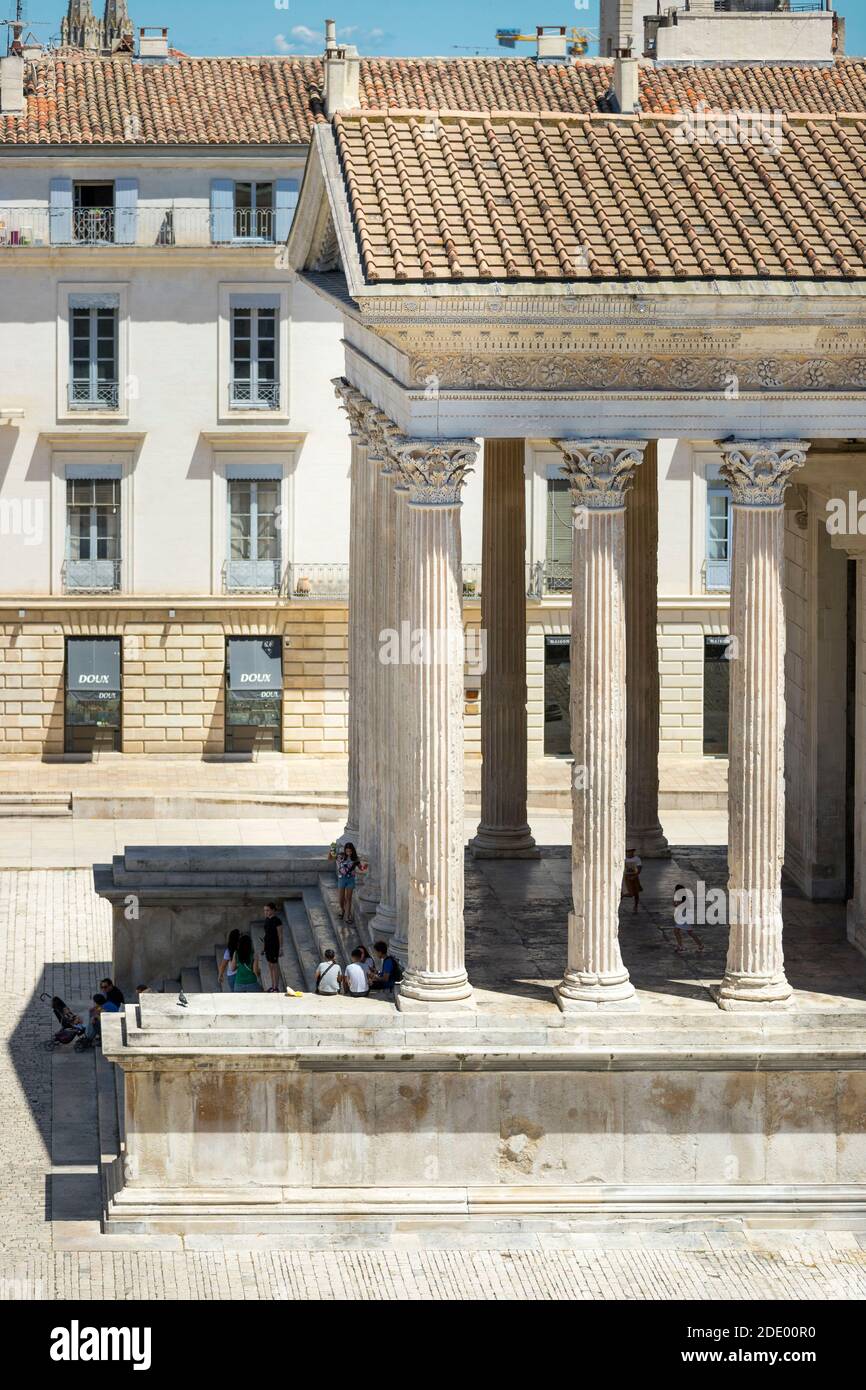 Nimes (south-eastern France): the Roman temple “Maison Carree” (Square House) viewed from the terrace of the “Ciel de Nimes” restaurant. Roman temple, Stock Photo
