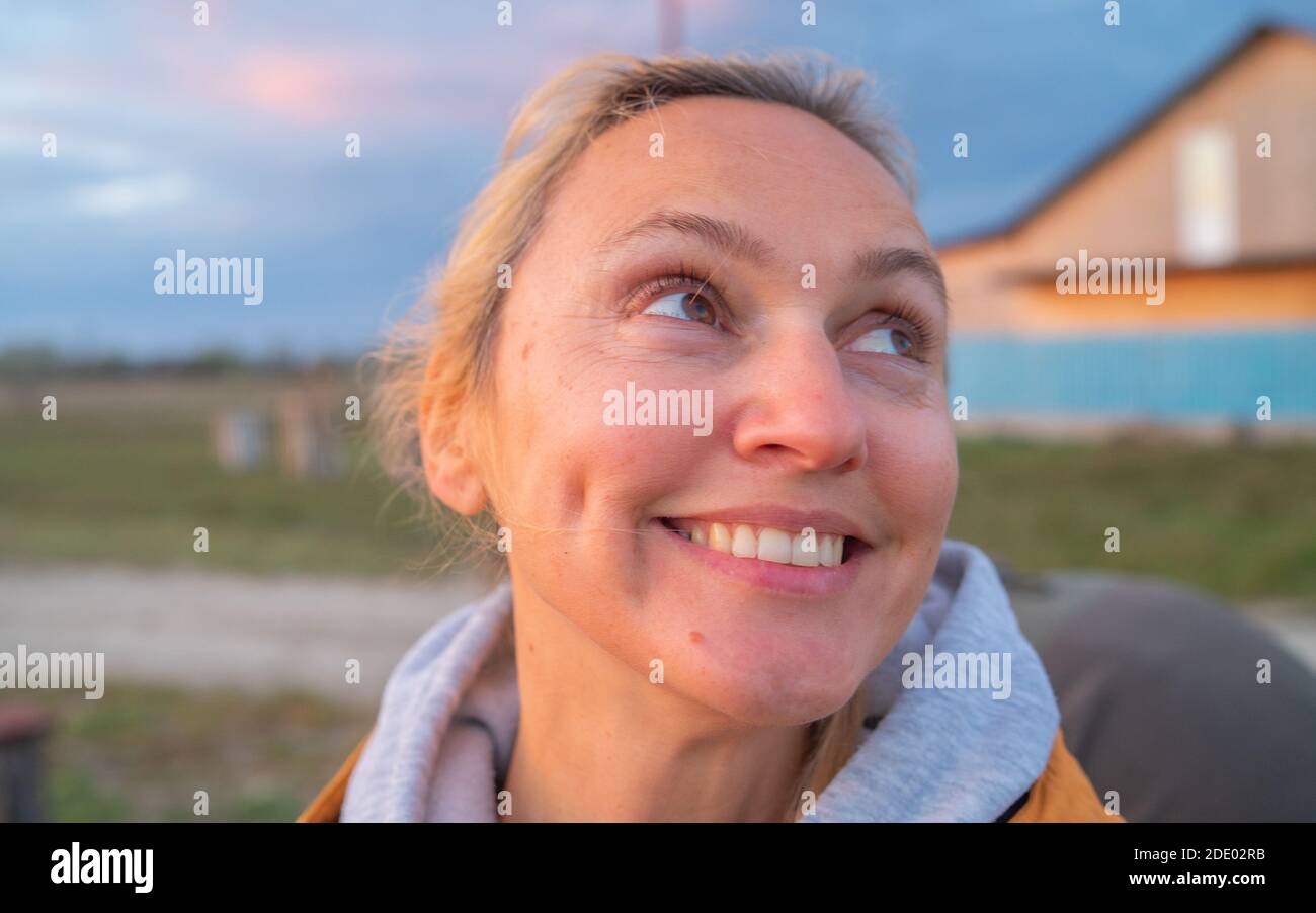 Woman posing dress outdoors hi-res stock photography and images - Alamy