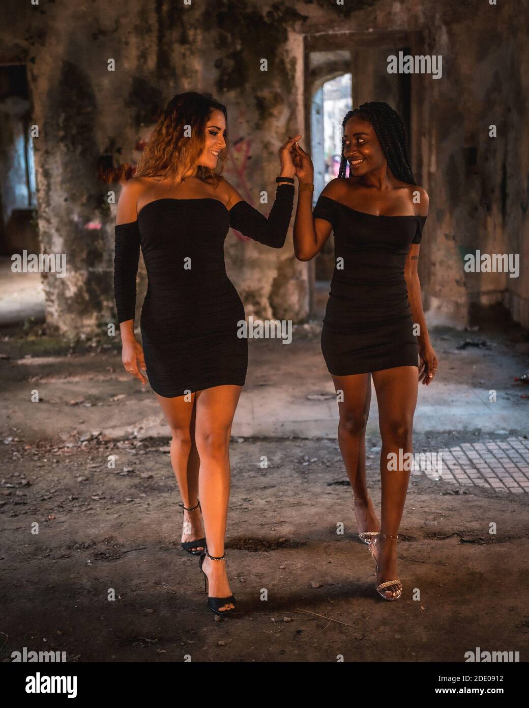 Clothing black short dresses hi res stock photography and images Alamy
