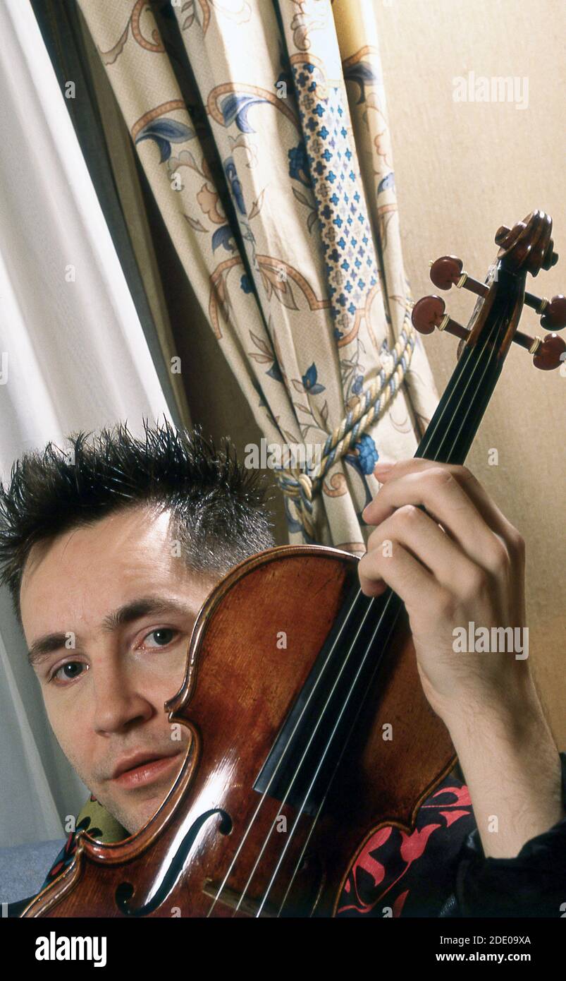 Nigel kennedy hires stock photography and images Alamy