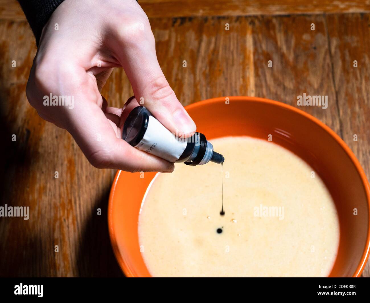 Food coloring bottle hi-res stock photography and images - Alamy