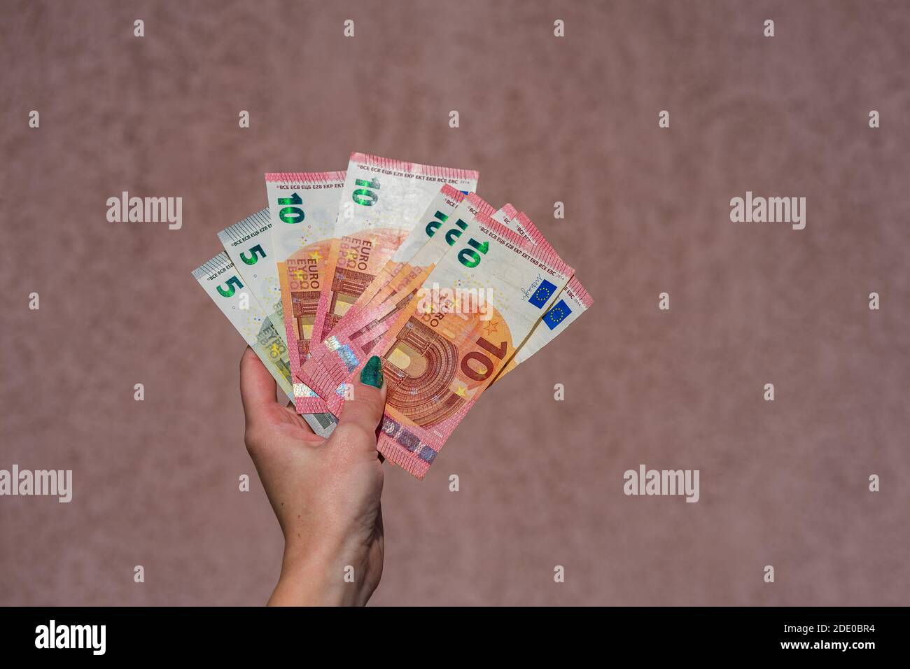 Banconota da 5 euro immagini e fotografie stock ad alta risoluzione - Alamy