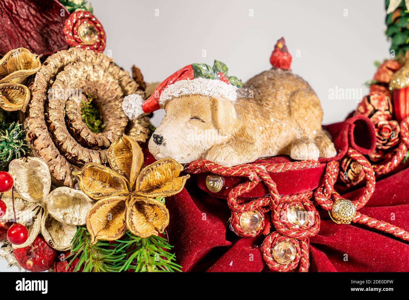 Advent wreath with silver ribbons Stock Photo - Alamy
