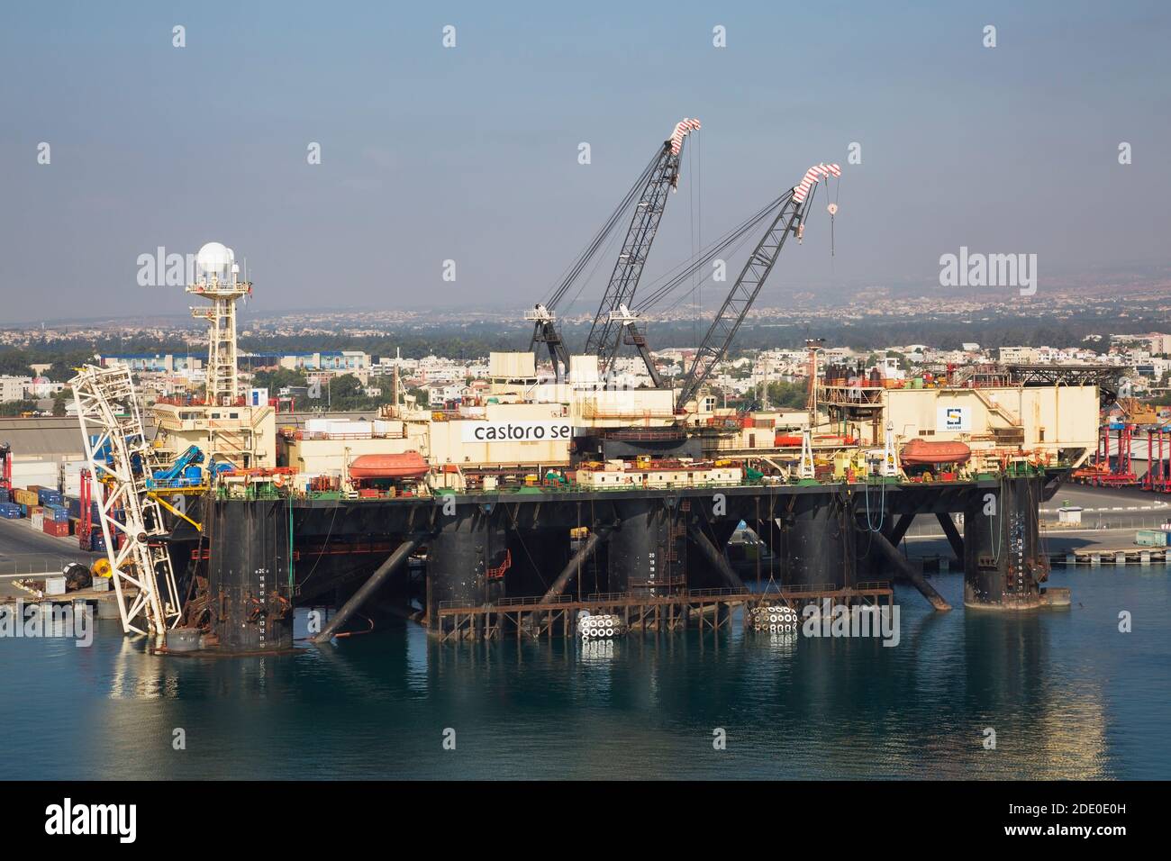 Underwater oil pipeline hi-res stock photography and images - Alamy
