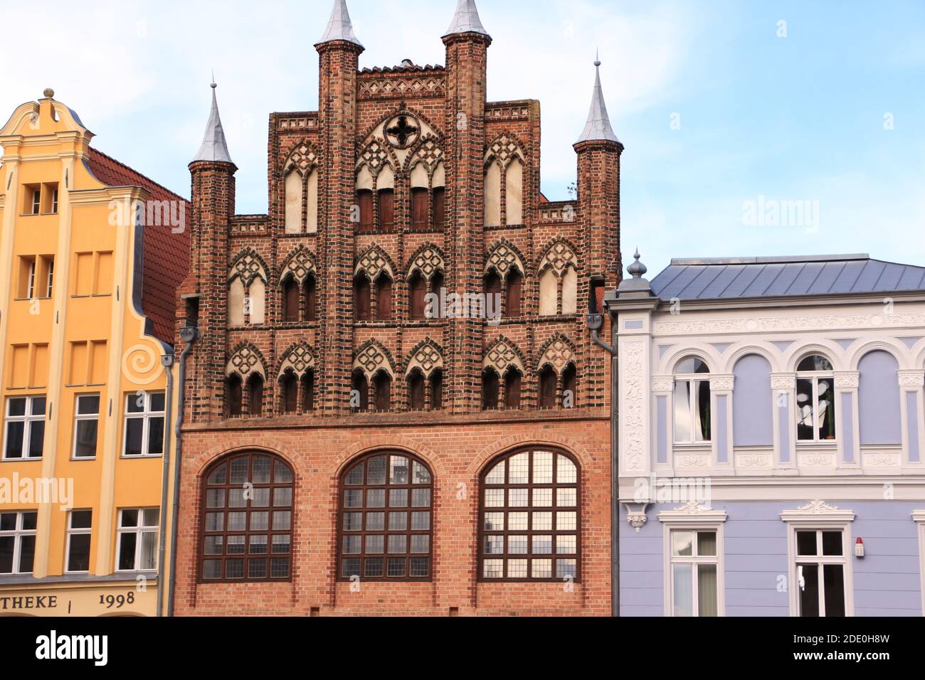 Historische Gebäude in der Altstadt von Stralsund in Mecklenburg