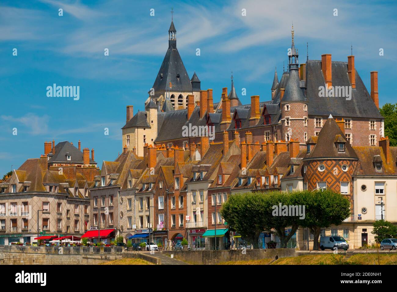 France, Loiret (45), Gien, old town and the castle of Gien Stock Photo
