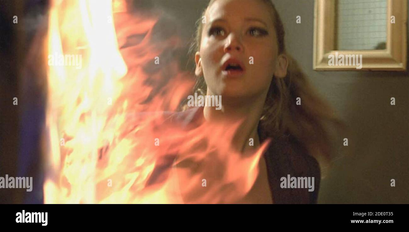 JENNIFER LAWRENCE, HOUSE AT THE END OF THE STREET, 2012 Stock Photo - Alamy, image size:1300x739