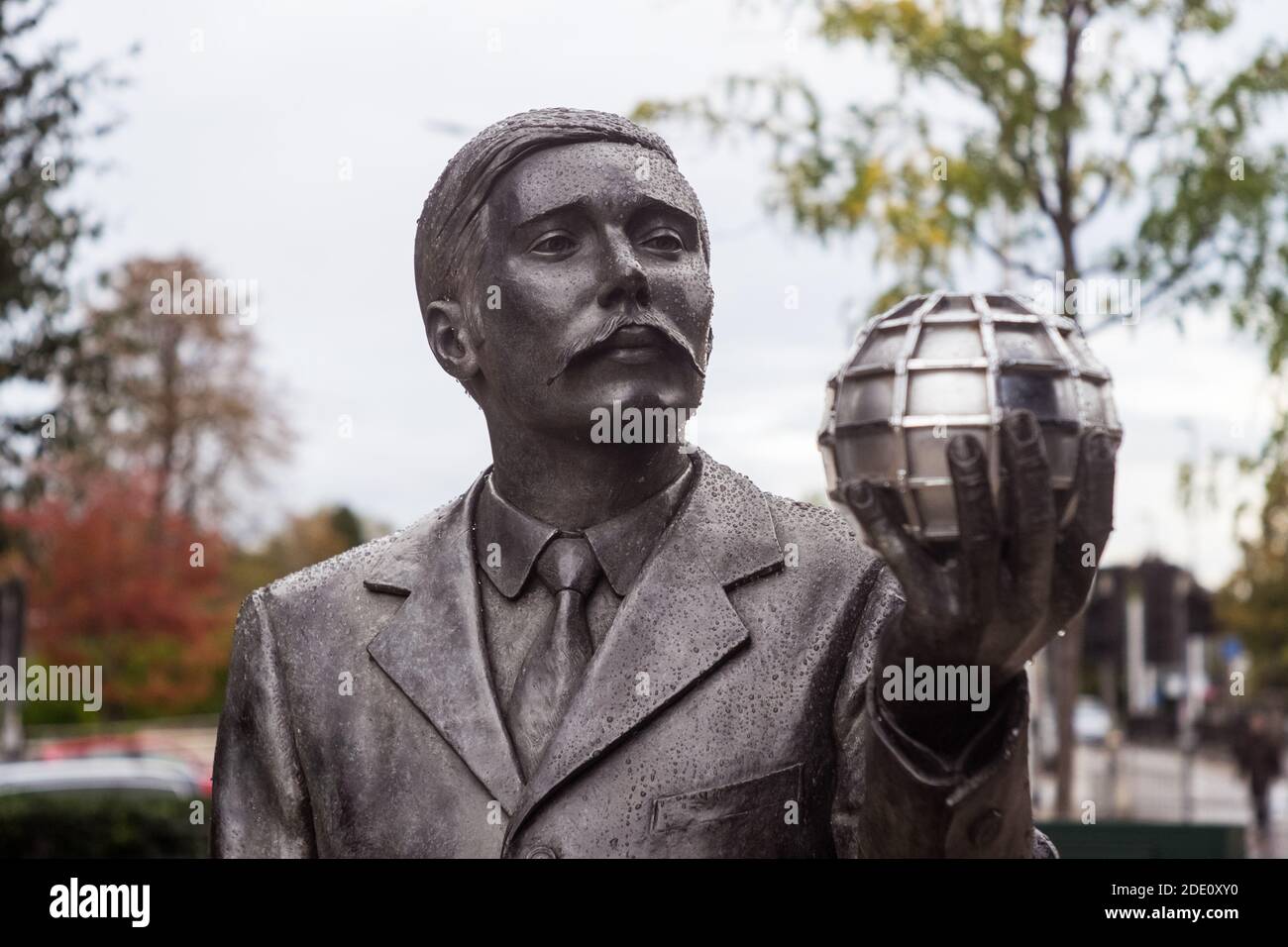 H g wells and moon hi-res stock photography and images - Alamy