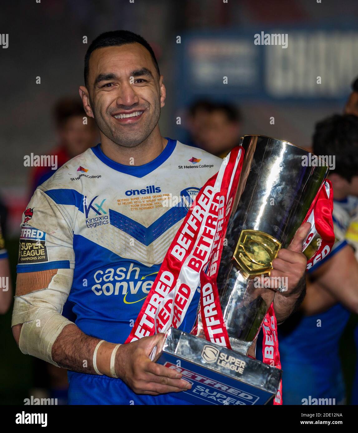 KCom Stadium, Hull, Yorkshire, UK. 27th Nov, 2020. BetFred Super League Grand Final Rugby, Wigan Warriors versus Saint Helens Saints; Zeb Taia of St Helens celebrates with the trophy Credit: Action Plus Sports/Alamy Live News Stock Photo