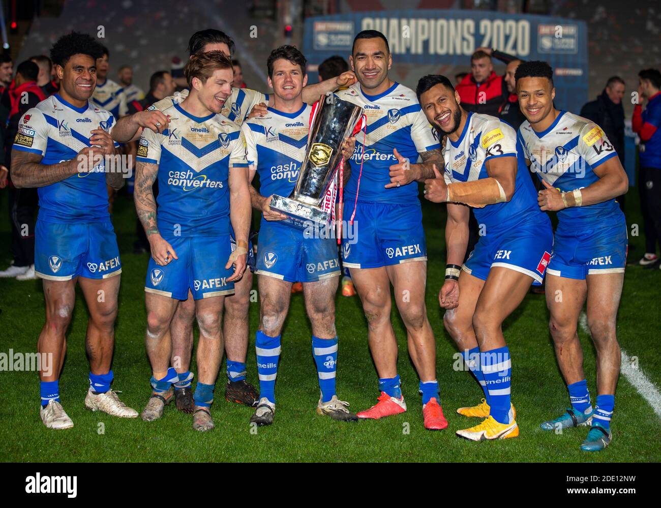 KCom Stadium, Hull, Yorkshire, UK. 27th Nov, 2020. BetFred Super League Grand Final Rugby, Wigan Warriors versus Saint Helens Saints; Zeb Taia of St Helens celebrate with the trophy Credit: Action Plus Sports/Alamy Live News Stock Photo
