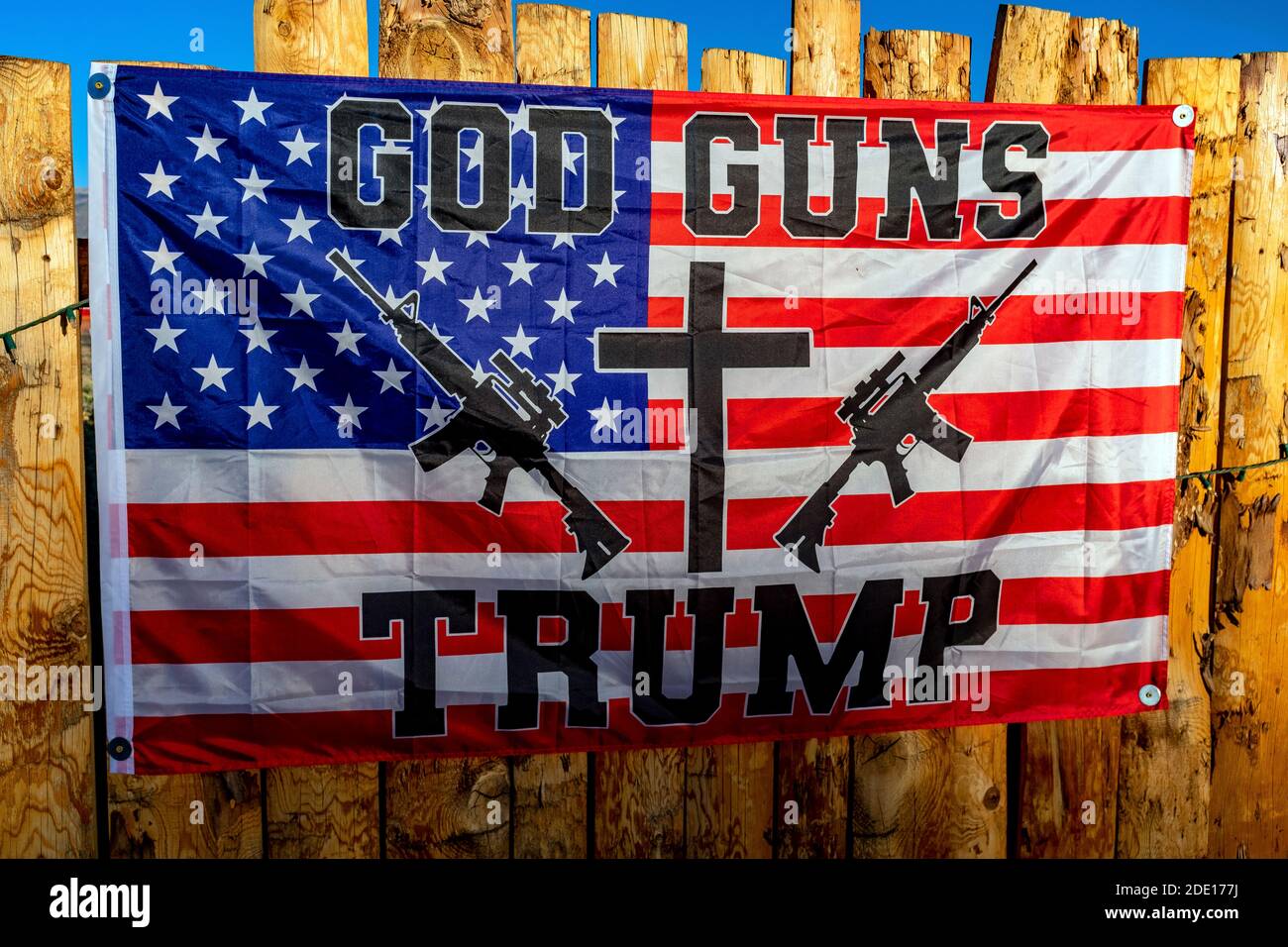 'God Guns Trump': Trump supporters flag in New Mexico Stock Photo