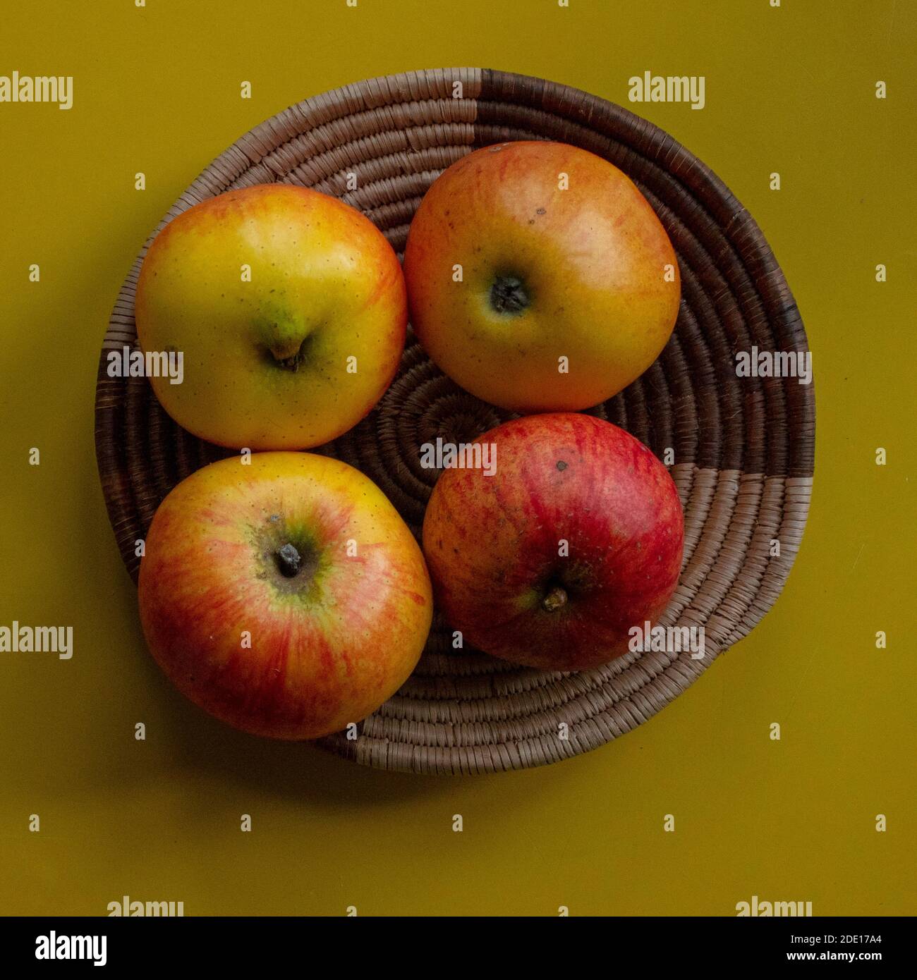 Newton Wonder apples in wicker basket Stock Photo